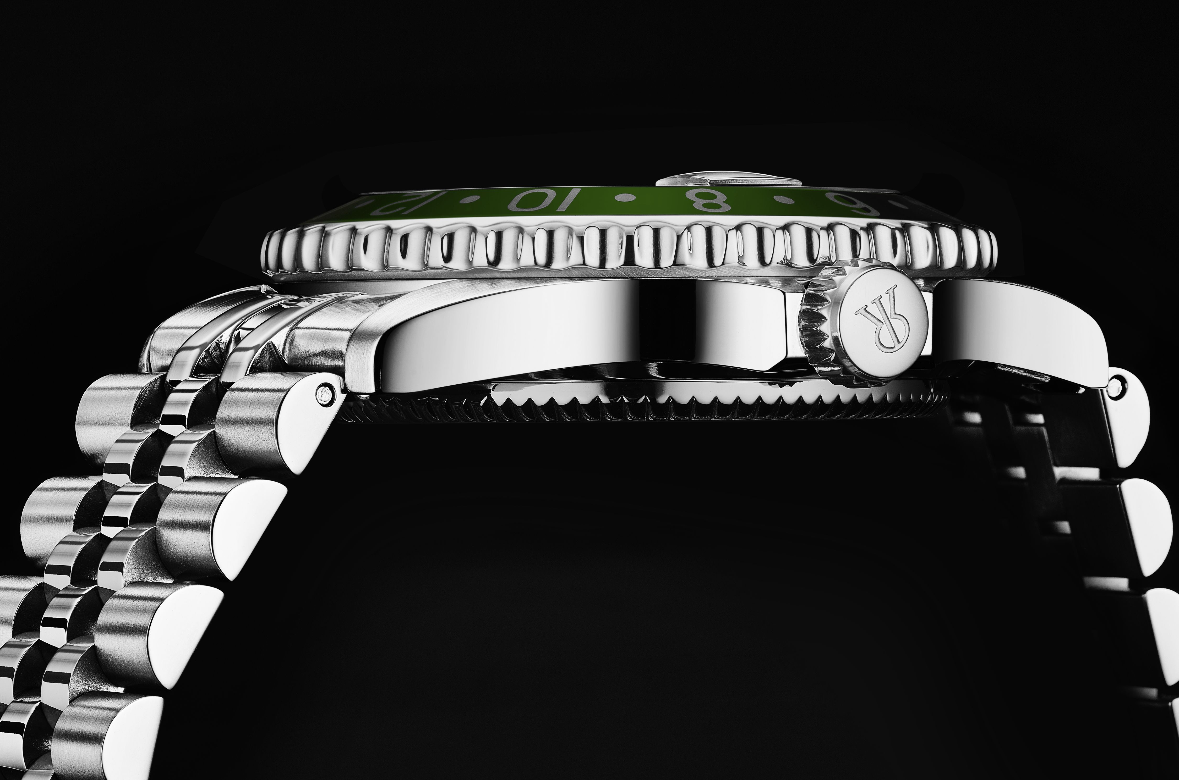 Pre-owned Revue Thommen Men's 'diver' Gmt Black Dial Black & Green